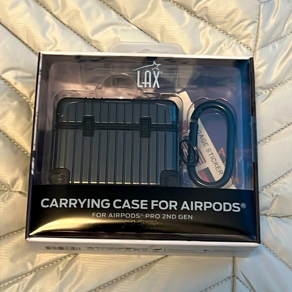 LAX Gadgets AirPod Pro travel case - Picture 4 of 5